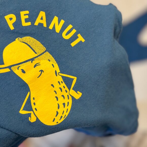 Old Navy boys 2-piece outfit set with little peanut graphic, size 12-18 months - Picture 2 of 4